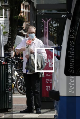 Amsterdam 17 juni 2021
Eric Beekes met een roos bij de tramhalte.