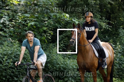 Amsterdamse Bos 26 juni 2021
Fajah Lourens en haar nieuwe vriend Bart Hondebrink in het Amsterdamse bos. Fajah te paard en Bart op een mountainbike