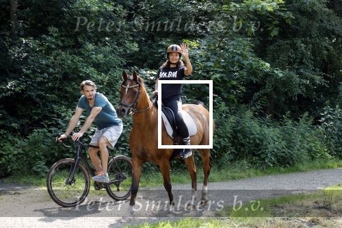 Amsterdamse Bos 26 juni 2021
Fajah Lourens en haar nieuwe vriend Bart Hondebrink in het Amsterdamse bos. Fajah te paard en Bart op een mountainbike