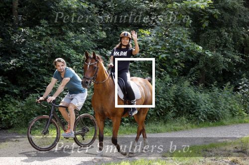 Amsterdamse Bos 26 juni 2021
Fajah Lourens en haar nieuwe vriend Bart Hondebrink in het Amsterdamse bos. Fajah te paard en Bart op een mountainbike