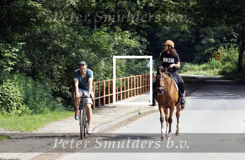 Amsterdamse Bos 26 juni 2021
Fajah Lourens en haar nieuwe vriend Bart Hondebrink in het Amsterdamse bos. Fajah te paard en Bart op een mountainbike