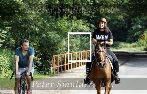 Amsterdamse Bos 26 juni 2021
Fajah Lourens en haar nieuwe vriend Bart Hondebrink in het Amsterdamse bos. Fajah te paard en Bart op een mountainbike