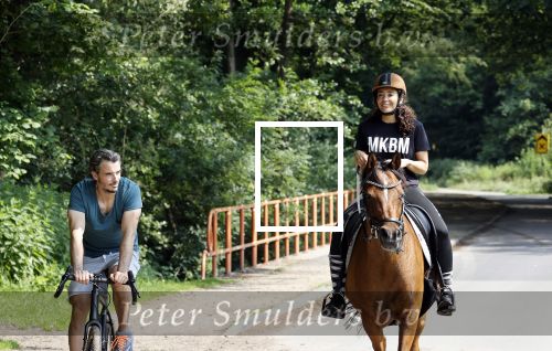 Amsterdamse Bos 26 juni 2021
Fajah Lourens en haar nieuwe vriend Bart Hondebrink in het Amsterdamse bos. Fajah te paard en Bart op een mountainbike