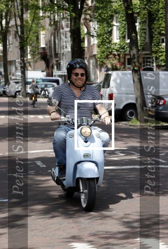 Amsterdam 15 juni 2021
Frits Huffnagel op zijn scooter in Amsterdam zuid