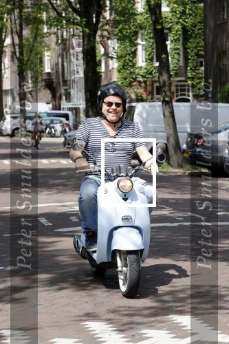 Amsterdam 15 juni 2021
Frits Huffnagel op zijn scooter in Amsterdam zuid