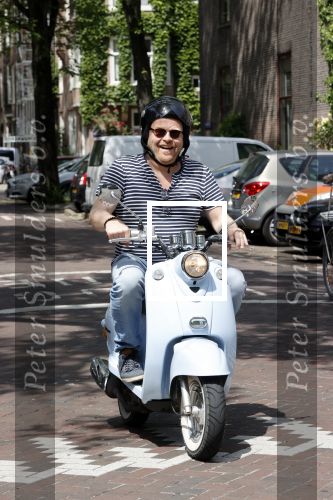 Amsterdam 15 juni 2021
Frits Huffnagel op zijn scooter in Amsterdam zuid