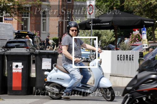 Amsterdam 15 juni 2021
Frits Huffnagel op zijn scooter in Amsterdam zuid