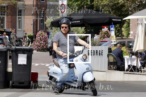 Amsterdam 15 juni 2021
Frits Huffnagel op zijn scooter in Amsterdam zuid