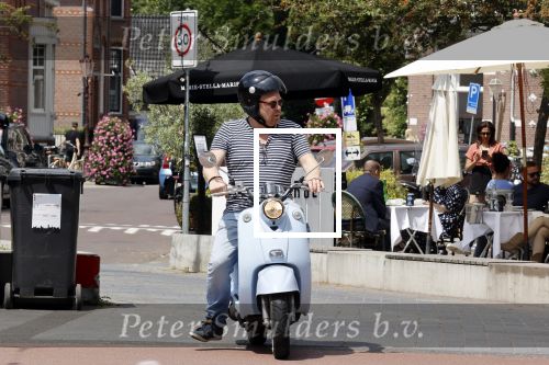 Amsterdam 15 juni 2021
Frits Huffnagel op zijn scooter in Amsterdam zuid