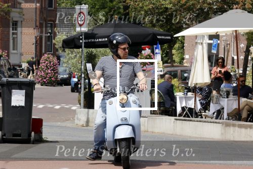 Amsterdam 15 juni 2021
Frits Huffnagel op zijn scooter in Amsterdam zuid