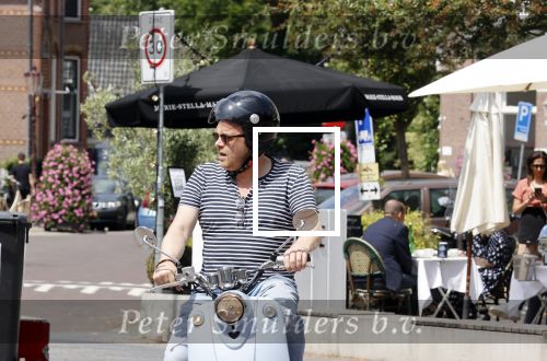 Amsterdam 15 juni 2021
Frits Huffnagel op zijn scooter in Amsterdam zuid