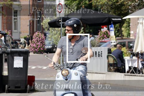 Amsterdam 15 juni 2021
Frits Huffnagel op zijn scooter in Amsterdam zuid