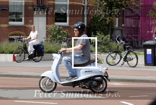 Amsterdam 15 juni 2021
Frits Huffnagel op zijn scooter in Amsterdam zuid