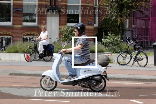 Amsterdam 15 juni 2021
Frits Huffnagel op zijn scooter in Amsterdam zuid