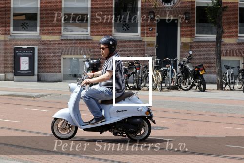 Amsterdam 15 juni 2021
Frits Huffnagel op zijn scooter in Amsterdam zuid
