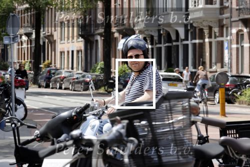 Amsterdam 15 juni 2021
Frits Huffnagel op zijn scooter in Amsterdam zuid