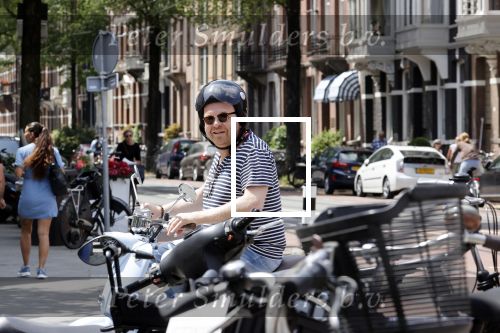 Amsterdam 15 juni 2021
Frits Huffnagel op zijn scooter in Amsterdam zuid