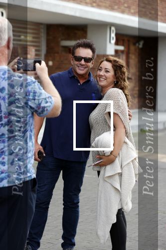 Amsterdam 20 juni 2021
Gerard Joling met fans op straat bij de amsterdamse zomer