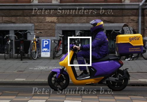 Amsterdam 25 juni 2021
Getir koerier op scooter. Getir bezorgd binnen 10 minuten
