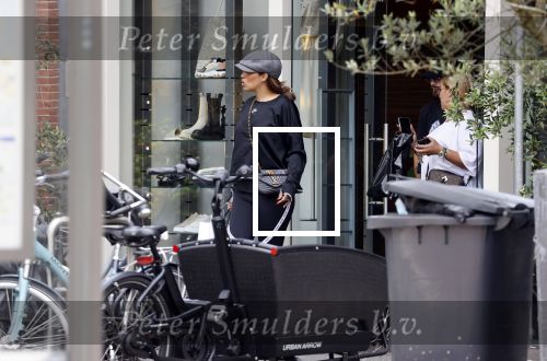 Amsterdam 19 juli 2021
Glennis Grace en haar  vriend LÃ©vy Simon op straat in Amsterdam zuid.