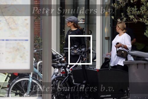 Amsterdam 19 juli 2021
Glennis Grace en haar  vriend LÃ©vy Simon op straat in Amsterdam zuid.
