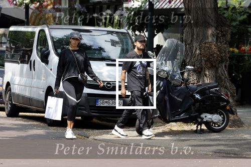 Amsterdam 19 juli 2021
Glennis Grace en haar  vriend LÃ©vy Simon op straat in Amsterdam zuid.