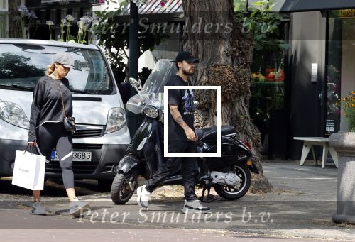 Amsterdam 19 juli 2021
Glennis Grace en haar  vriend LÃ©vy Simon op straat in Amsterdam zuid.