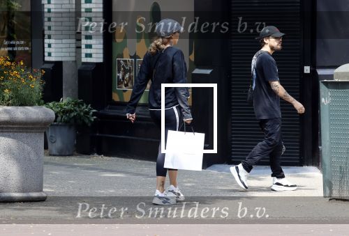 Amsterdam 19 juli 2021
Glennis Grace en haar  vriend LÃ©vy Simon op straat in Amsterdam zuid.