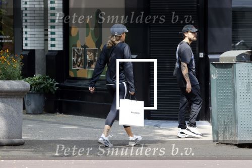 Amsterdam 19 juli 2021
Glennis Grace en haar  vriend LÃ©vy Simon op straat in Amsterdam zuid.