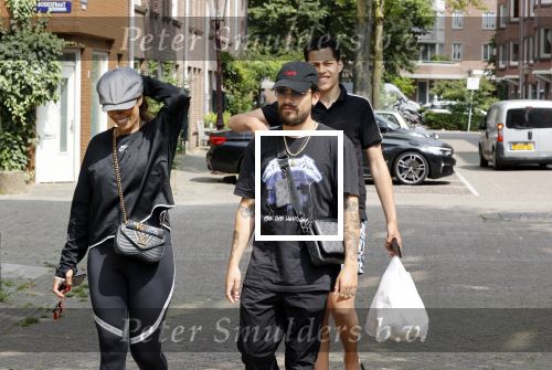 Amsterdam 19 juli 2021
Glennis Grace en haar  vriend LÃ©vy Simon en zoon  op straat