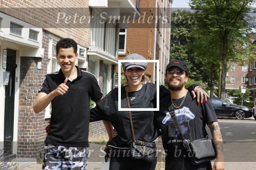 Amsterdam 19 juli 2021
Glennis Grace en haar  vriend LÃ©vy Simon en zoon  op straat