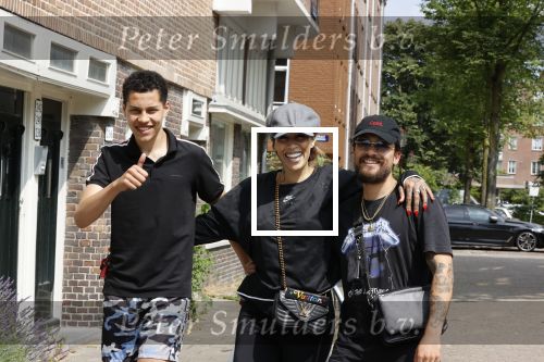 Amsterdam 19 juli 2021
Glennis Grace en haar  vriend LÃ©vy Simon en zoon  op straat