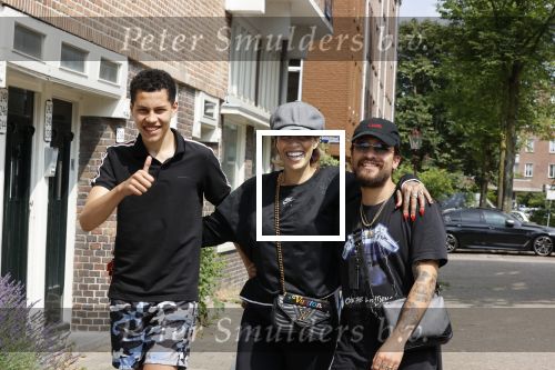 Amsterdam 19 juli 2021
Glennis Grace en haar  vriend LÃ©vy Simon en zoon  op straat