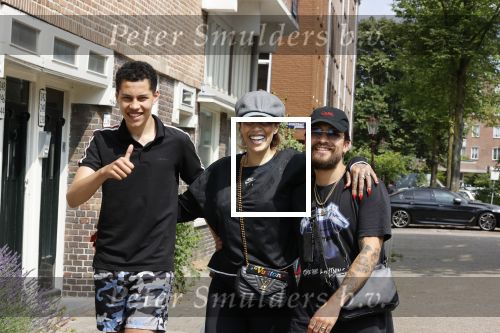 Amsterdam 19 juli 2021
Glennis Grace en haar  vriend LÃ©vy Simon en zoon  op straat