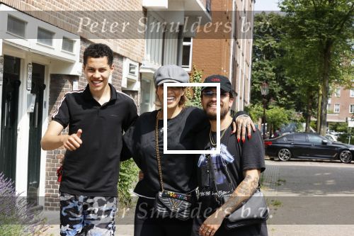 Amsterdam 19 juli 2021
Glennis Grace en haar  vriend LÃ©vy Simon en zoon  op straat