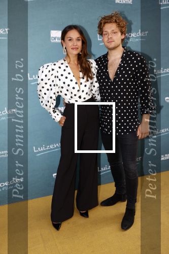 Amsterdam 16 juli 2021
Premiere de Luizenmoeder in Tuschinski.
Holly Mae Brood en partner Soy Kroon