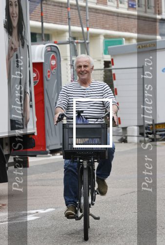Amsterdam 24 juli 2021
Huub Stapel op de fiets in Amsterdam zuid