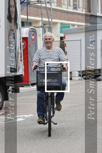 Amsterdam 24 juli 2021
Huub Stapel op de fiets in Amsterdam zuid