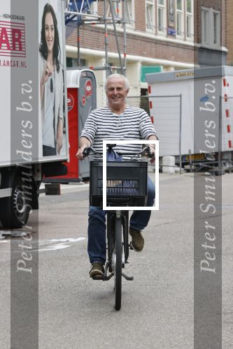 Amsterdam 24 juli 2021
Huub Stapel op de fiets in Amsterdam zuid