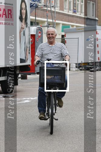 Amsterdam 24 juli 2021
Huub Stapel op de fiets in Amsterdam zuid
