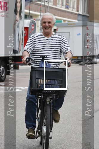 Amsterdam 24 juli 2021
Huub Stapel op de fiets in Amsterdam zuid
