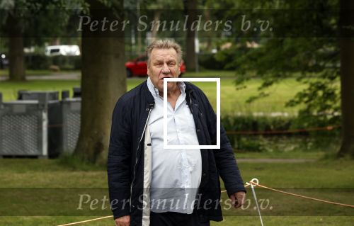 Zeist 8 juli 2021
Bas Nijhuis vraagt zijn vriendin Chantal ten huwelijk. Chantal kwam met een helicopter naar slot Zeist gevlogen. Wolter Kroes zong ze toe. Jan Boskamp