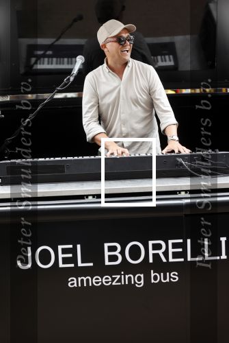 Amsterdam 19 juni 2021
Joel Borelli in zijn Ameezing bus iop de pc hooftstraat.