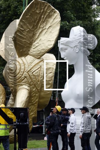 Amsterdam 21 juni 2021
Plaatsen van kunstwerk Joseph Klibansky voor Art Zuid op de apollolaan.
 Zijn vriendin Victoria Waldau alsmede zijn broer schoonzus en ouders zijn ook aanwezig