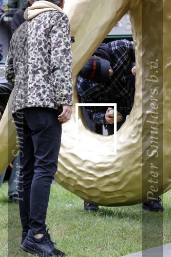 Amsterdam 21 juni 2021
Plaatsen van kunstwerk Joseph Klibansky voor Art Zuid op de apollolaan.
 Zijn vriendin Victoria Waldau alsmede zijn broer schoonzus en ouders zijn ook aanwezig