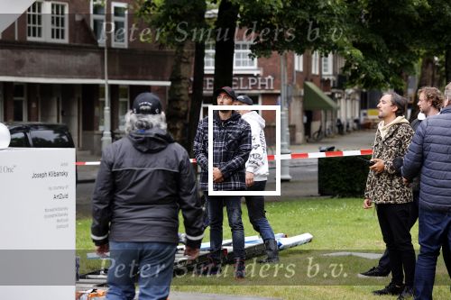 Amsterdam 21 juni 2021
Plaatsen van kunstwerk Joseph Klibansky voor Art Zuid op de apollolaan.
 Zijn vriendin Victoria Waldau alsmede zijn broer schoonzus en ouders zijn ook aanwezig