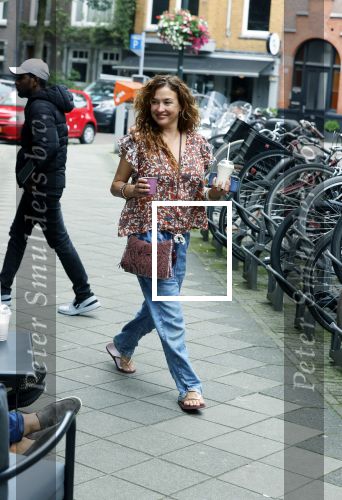 Amsterdam 13 julo 2021
Katja Schuurman haalt smoothie en kopje koffie op de cornelis schuytstraat.
