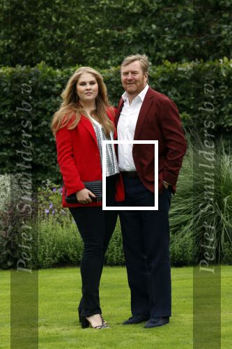 Den haag 16 juli 2021
Koninklijk fotouurtje met Koning Willem Alexander Koningin Maxima Prinses Amalia Alexia en Ariane in de tuin van Paleis Huis ten Bosch.