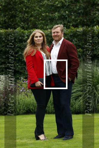 Den haag 16 juli 2021
Koninklijk fotouurtje met Koning Willem Alexander Koningin Maxima Prinses Amalia Alexia en Ariane in de tuin van Paleis Huis ten Bosch.