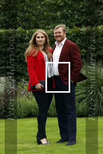 Den haag 16 juli 2021
Koninklijk fotouurtje met Koning Willem Alexander Koningin Maxima Prinses Amalia Alexia en Ariane in de tuin van Paleis Huis ten Bosch.